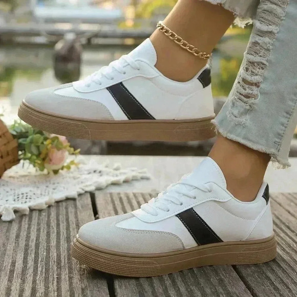 Black Sporty Women's Lace-Up Color Block Athleisure Sneakers - Picture 4 of 6